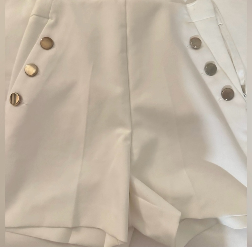 Zara ✨Off white, high waisted,  shorts sz Medium ✨